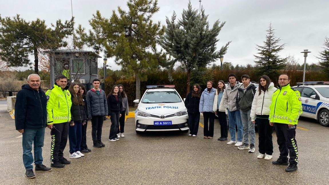 Okul çevre ilişkileri kapsamında Onur Kurulu olarak Bölge Trafik Müdürlüğüne bir ziyaret gerçekleştirdik.