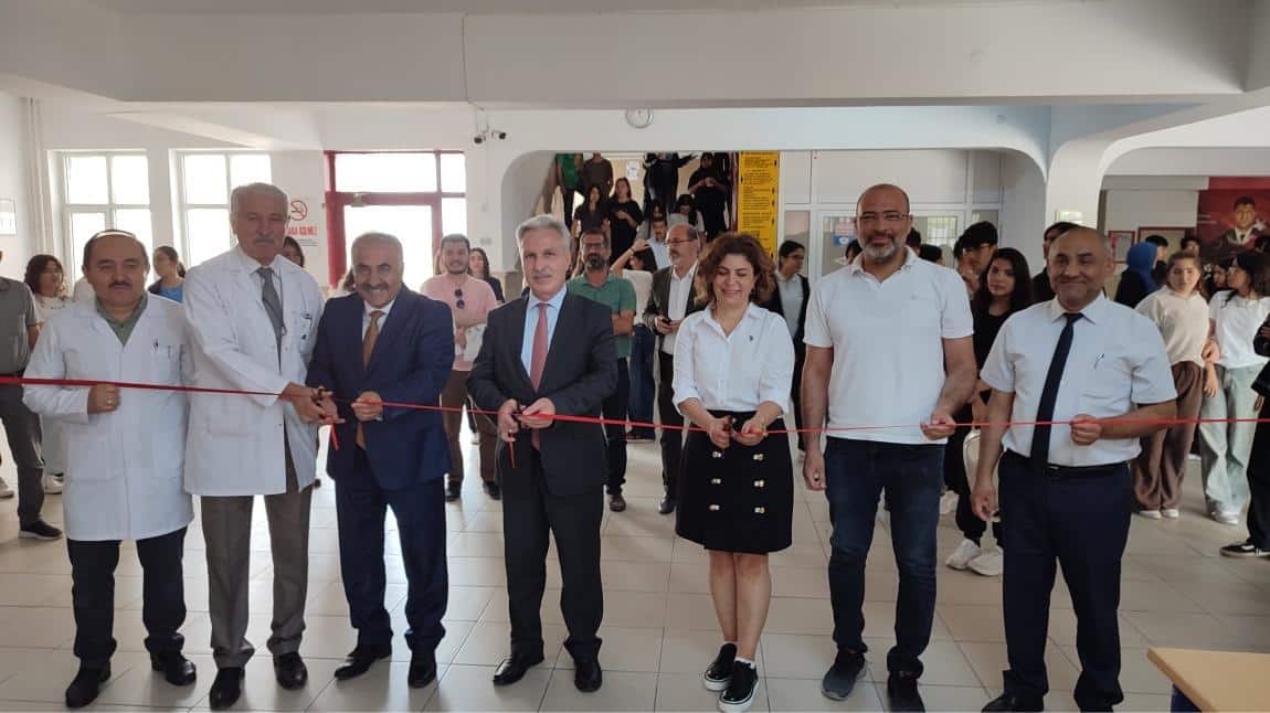 Okulumuzda TÜBİTAK Bilim Fuarı Yoğun İlgi Gördü